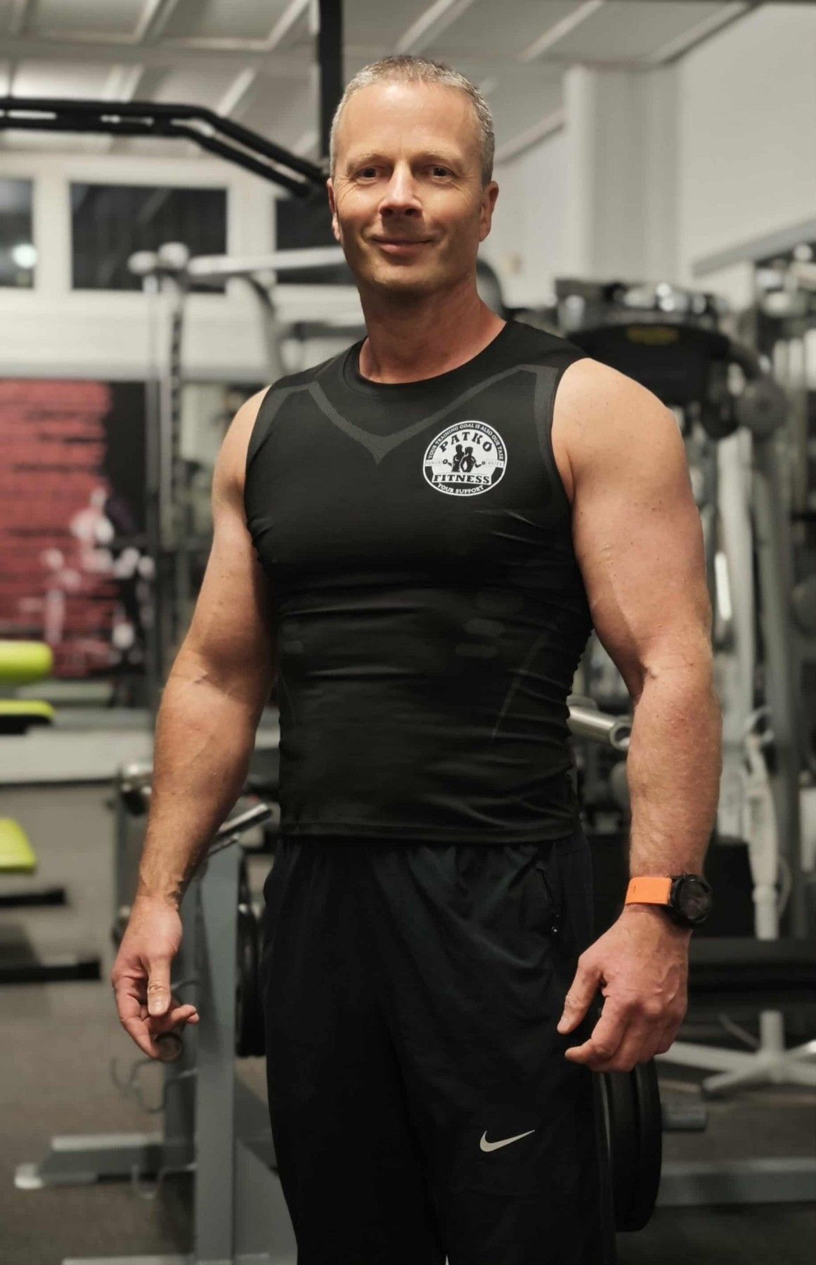 Aigner Norbert, a Patkó Fitness alapítója az edzőteremben